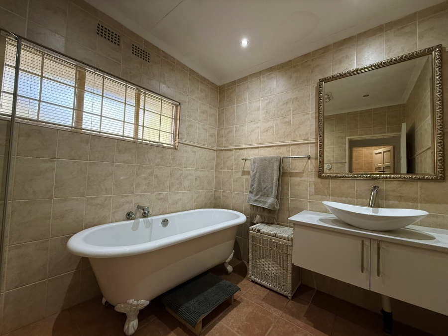 3 Bedroom Property for Sale in Van Der Hoff Park North West